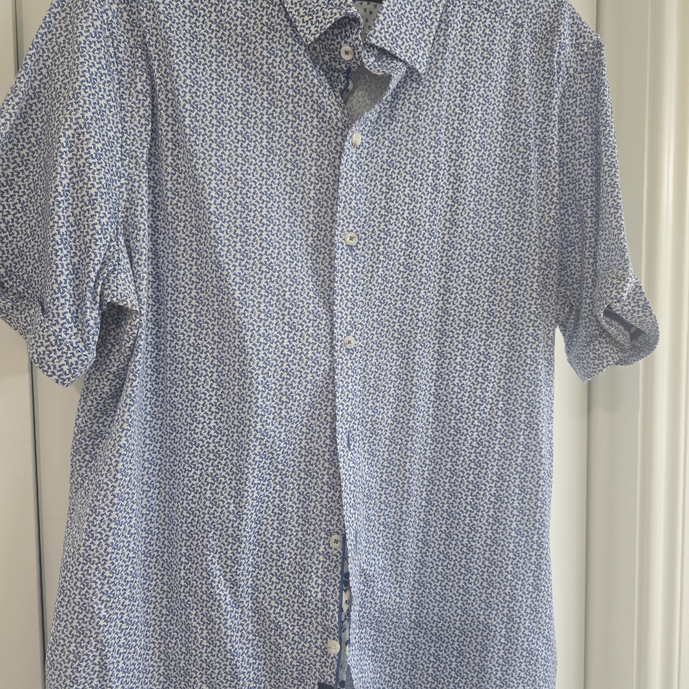 Robert Graham Blue and White Casual Shirt